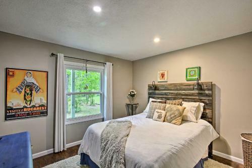 Charming Home With Deck, 2 Mi To Lake Michigan!