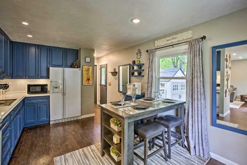 Charming Home With Deck, 2 Mi To Lake Michigan!