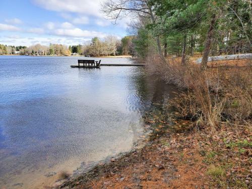 Wonderful Log Cabin Near Private Beach And Lake Access