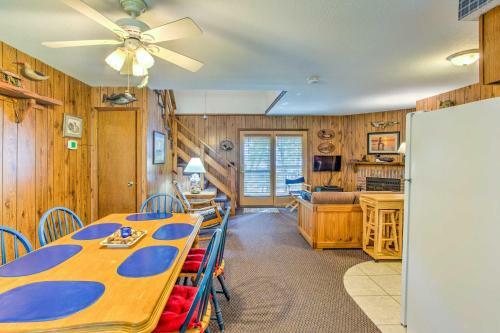 Clearwater Lake Getaway With Shared Pool And Boat Dock