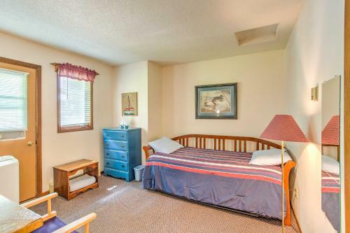 Clearwater Lake Getaway With Shared Pool And Boat Dock