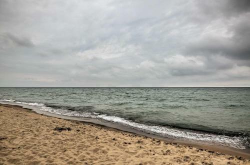 Charming Vintage Union Pier Home - Walk To Beach!