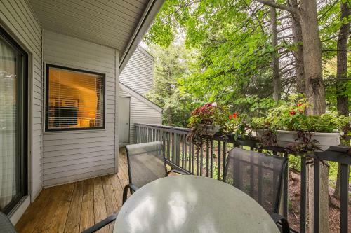 Cozy Country Lakeside Condo