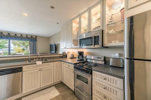 Gorgeous 2 Bedroom Lake View Condo
