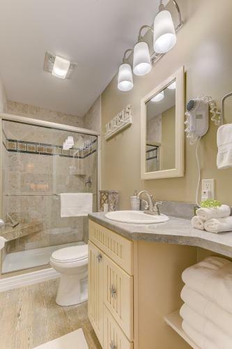 Gorgeous 2 Bedroom Lake View Condo