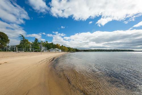 The Shores - Beautiful Beach Side Condo