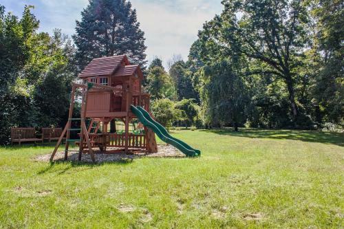 Harbor Country Family Lodge