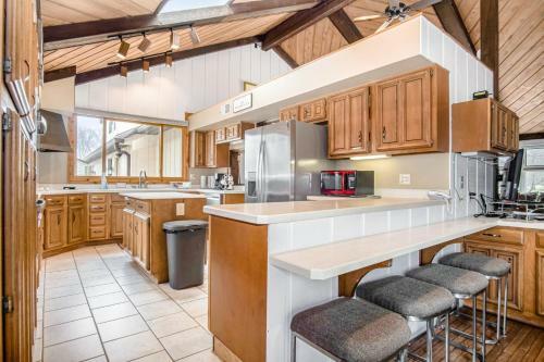 Harbor Country Family Lodge