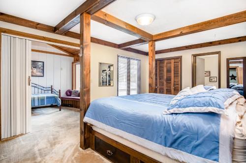 Harbor Country Family Lodge