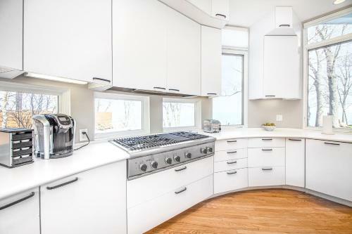 White Pearl Beach House