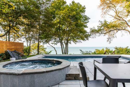 White Pearl Beach House