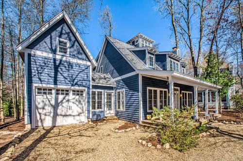 Lakeshore Cottage