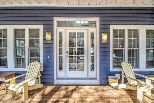 Lakeshore Cottage