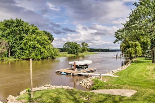 Private Waterfront Mississippi River Home!