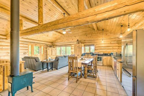 Lutsen Cabin With Fire Pit, Patio And Deck!