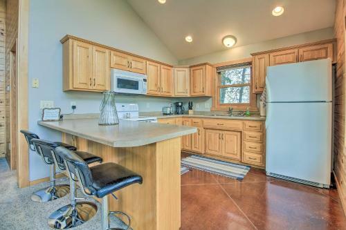 Waterfront Cabin In Detroit Lakes With Deck And Yard