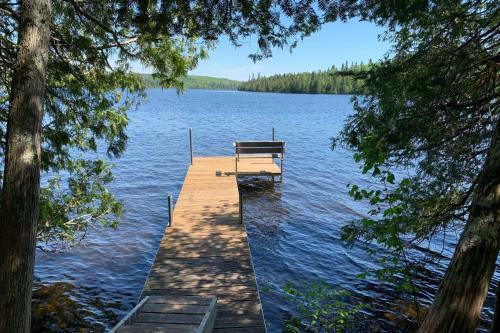 Lakefront Log Cabin With Dock About 9mi To Lutsen Mtn