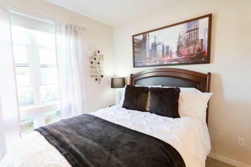 Beautiful & Modern Apartment - Walk To Uptown!