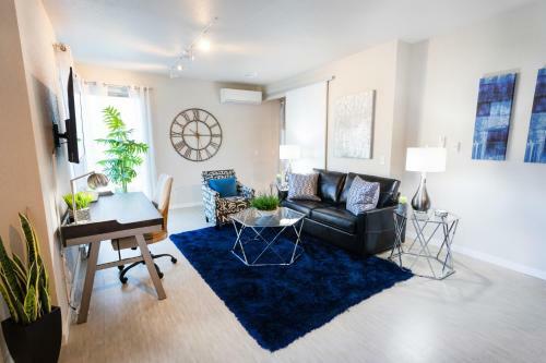 Beautiful & Modern Apartment - Walk To Uptown!