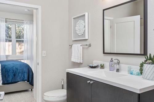 Beautiful & Modern Apartment - Walk To Uptown!