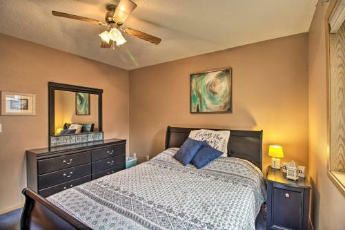 Lakeside Cottage Walk To Water, Dining And Marina!