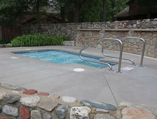 Beautiful Vacation Apartments On Serene Gull Lake