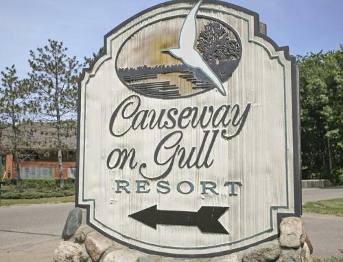 Beautiful Vacation Apartments On Serene Gull Lake