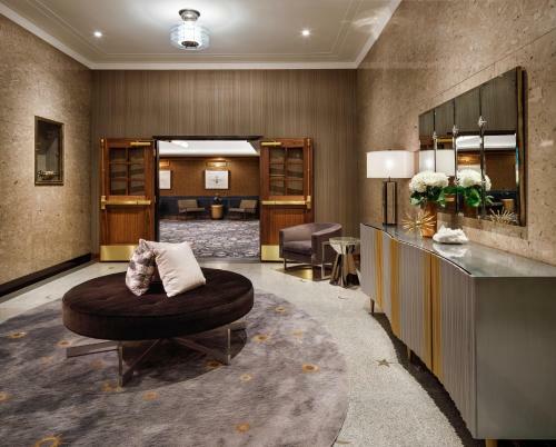 Rand Tower Hotel, Minneapolis, A Marriott Tribute Portfolio Hotel