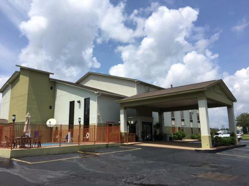 Motel America's Best Value Inn & Suites-clinton