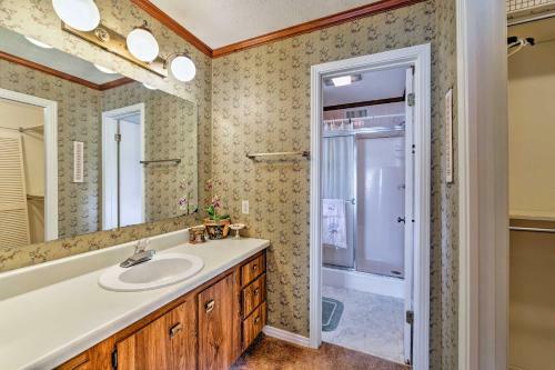 Columbus House With Pool And Balcony, 4 Mi To Downtown