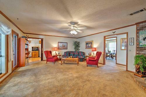 Columbus House With Pool And Balcony, 4 Mi To Downtown
