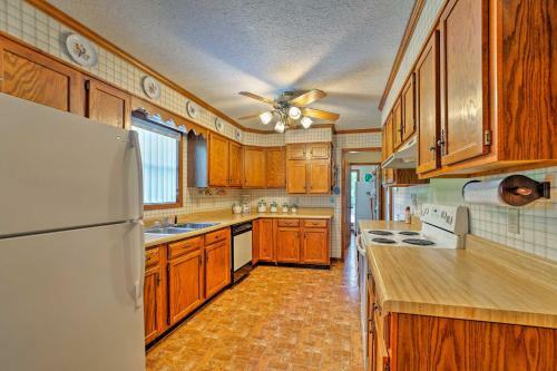 Columbus House With Pool And Balcony, 4 Mi To Downtown