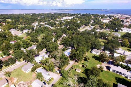 Bay St Louis Cottage - Harbor Half Mi, Beach 1 Mi!