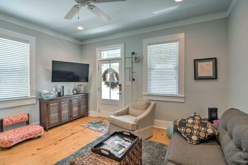 Bay St Louis Cottage - Harbor Half Mi, Beach 1 Mi!