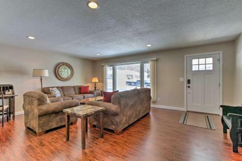 Rochester Home With Deck, 5 Min To Mayo Clinic!