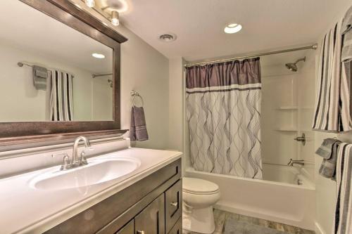 Rochester Home With Deck, 5 Min To Mayo Clinic!
