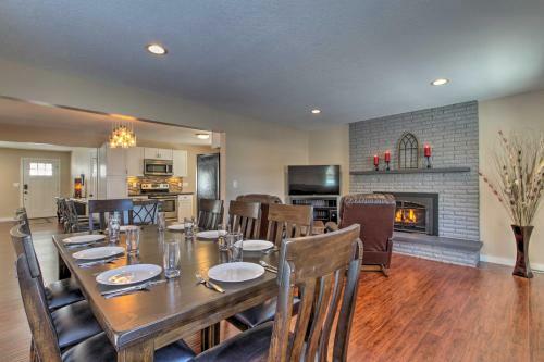 Rochester Home With Deck, 5 Min To Mayo Clinic!