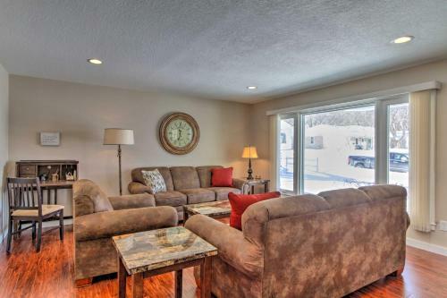 Rochester Home With Deck, 5 Min To Mayo Clinic!