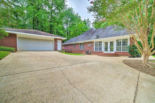 Charming Columbus Home With Game Room, Near Afb!