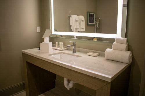 Hotel Grand Centennial Gulfport
