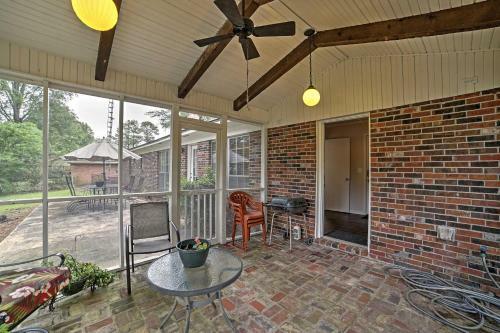 Charming Starkville House With Yard - 2 Mi To Msu!