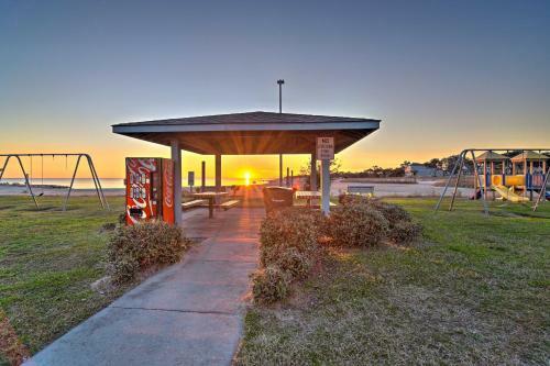 Bright Pass Christian Beach Home - Walk To Beach!