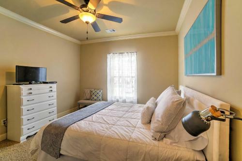 Bright Oxford Townhouse With Pool Access And Patio!