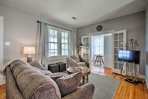 Charming Cottage With Mississippi River Views!