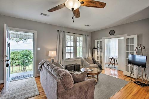 Charming Cottage With Mississippi River Views!