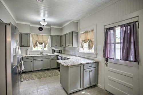Charming Cottage With Mississippi River Views!