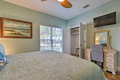 Charming Coastal Cottage Walk To Beach And Downtown!