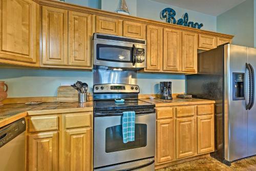 Charming Coastal Cottage Walk To Beach And Downtown!