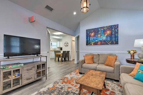 Downtown Ocean Springs Duplex With A And C, 1mi To Beach