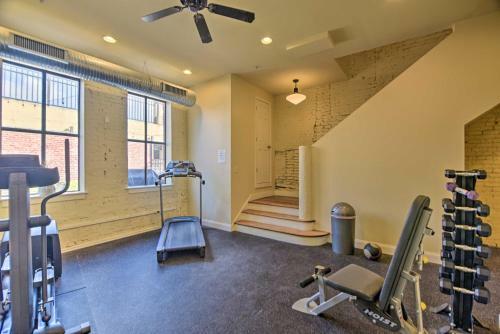 Apartamento Modernized Dtwn Condo With Patio And Grill Access